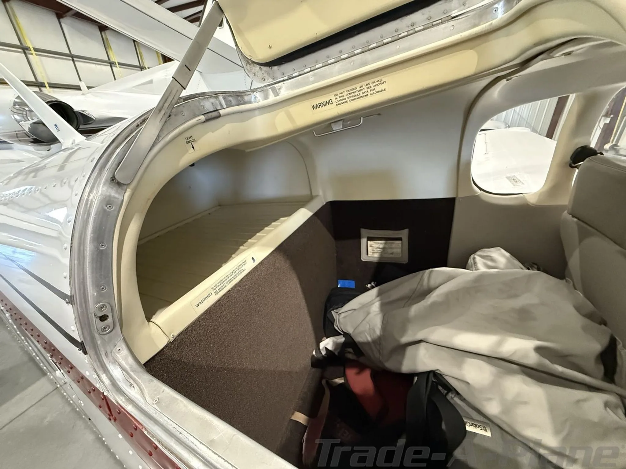 Cabin interior of a 2005 MOONEY M20M GX BRAVO.