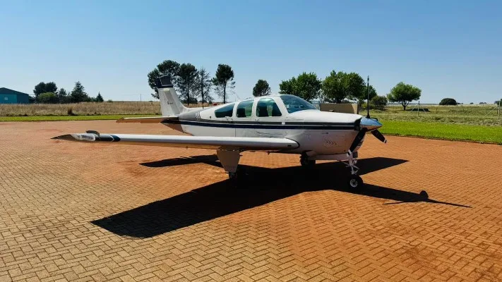 Exterior view of a 1989 Beech Bonanza F33A.