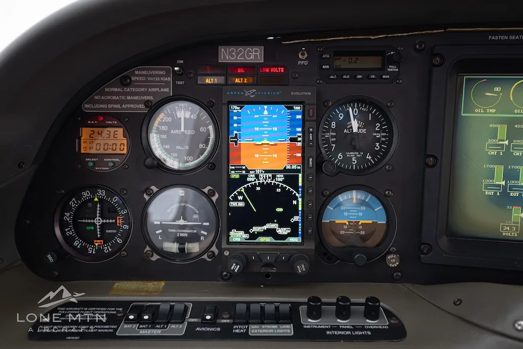 Avionics suite of a 2001 Cirrus SR22 G1.