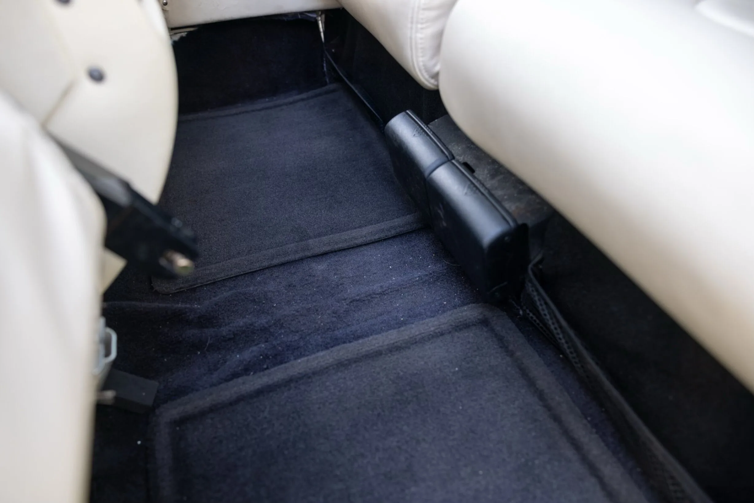 Cabin interior of a 2006 Cirrus SR22-G2 GTS.