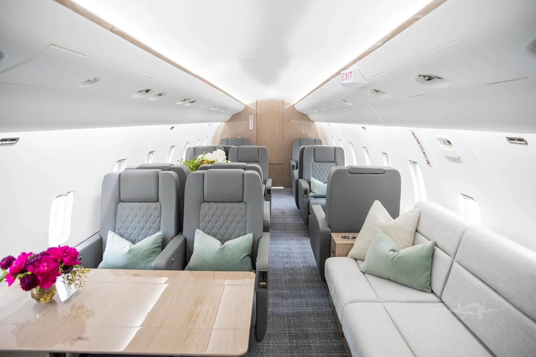 Cabin interior of a 2004 BOMBARDIER CHALLENGER 850.