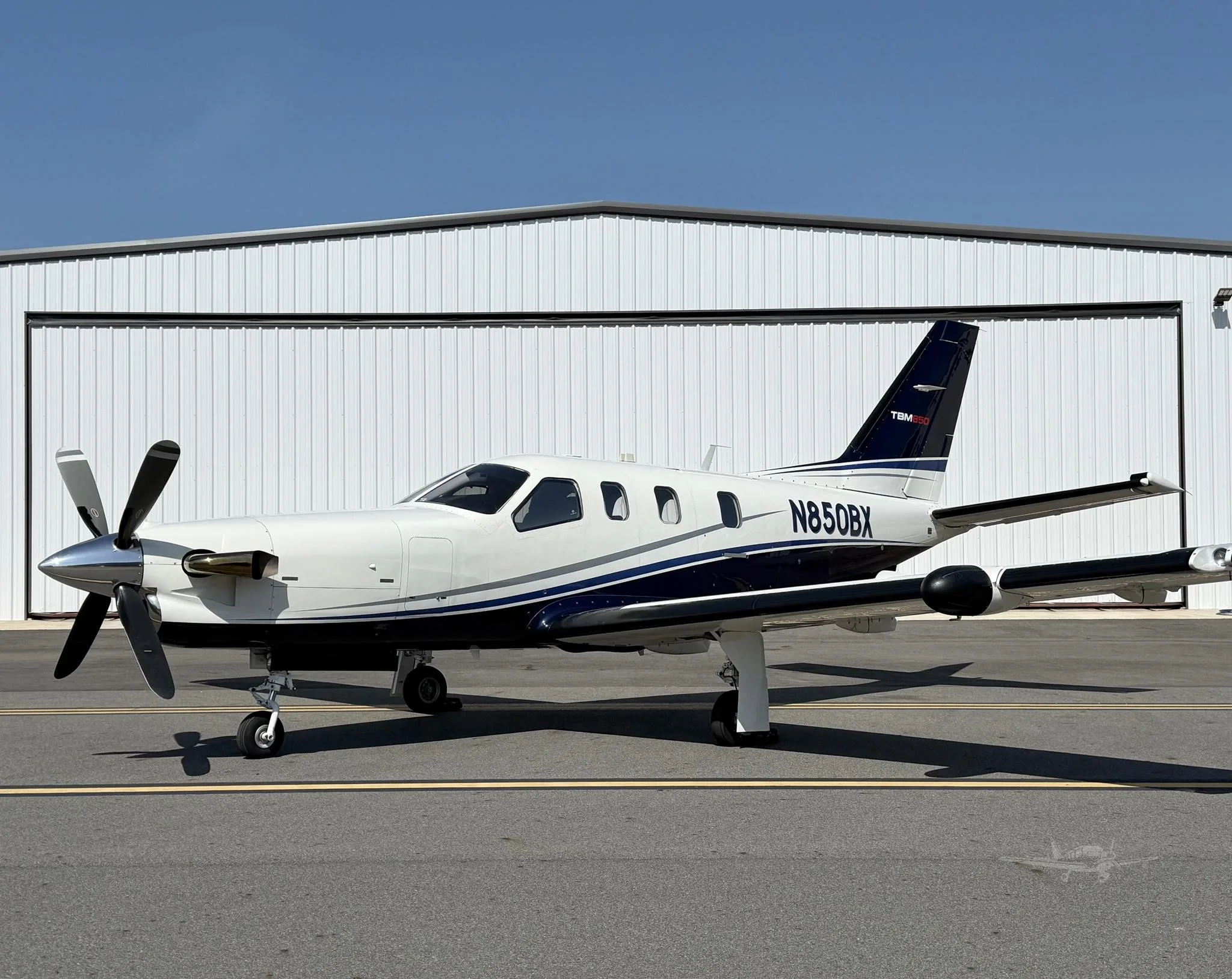 Exterior view of a 2013 DAHER TBM 850, N850BX.
