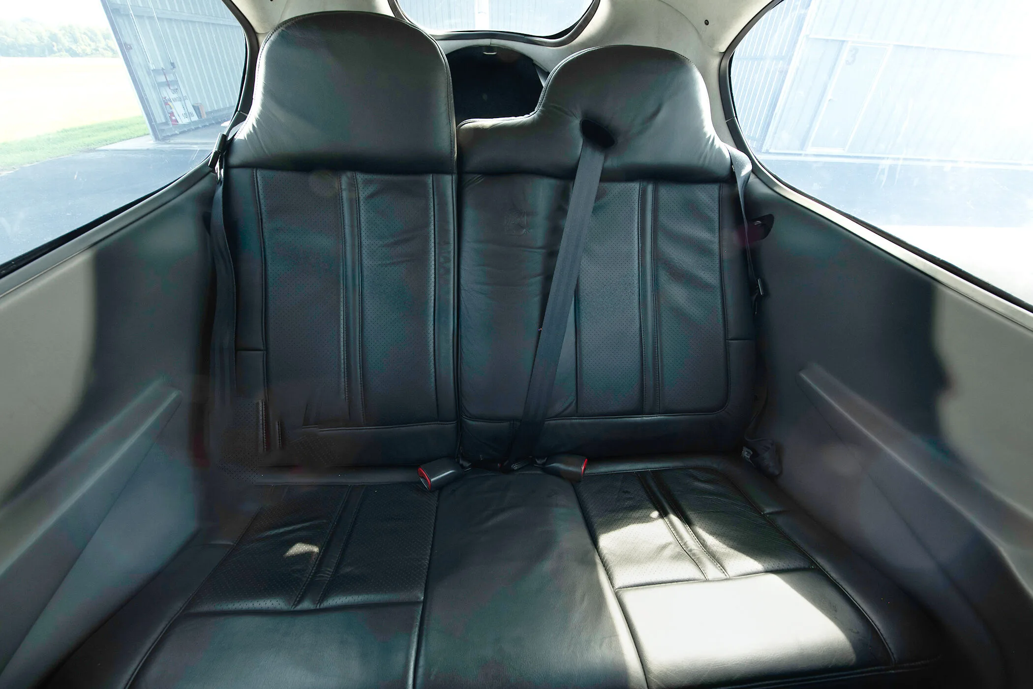 Cabin interior of a 2016 Cirrus SR22-G5.