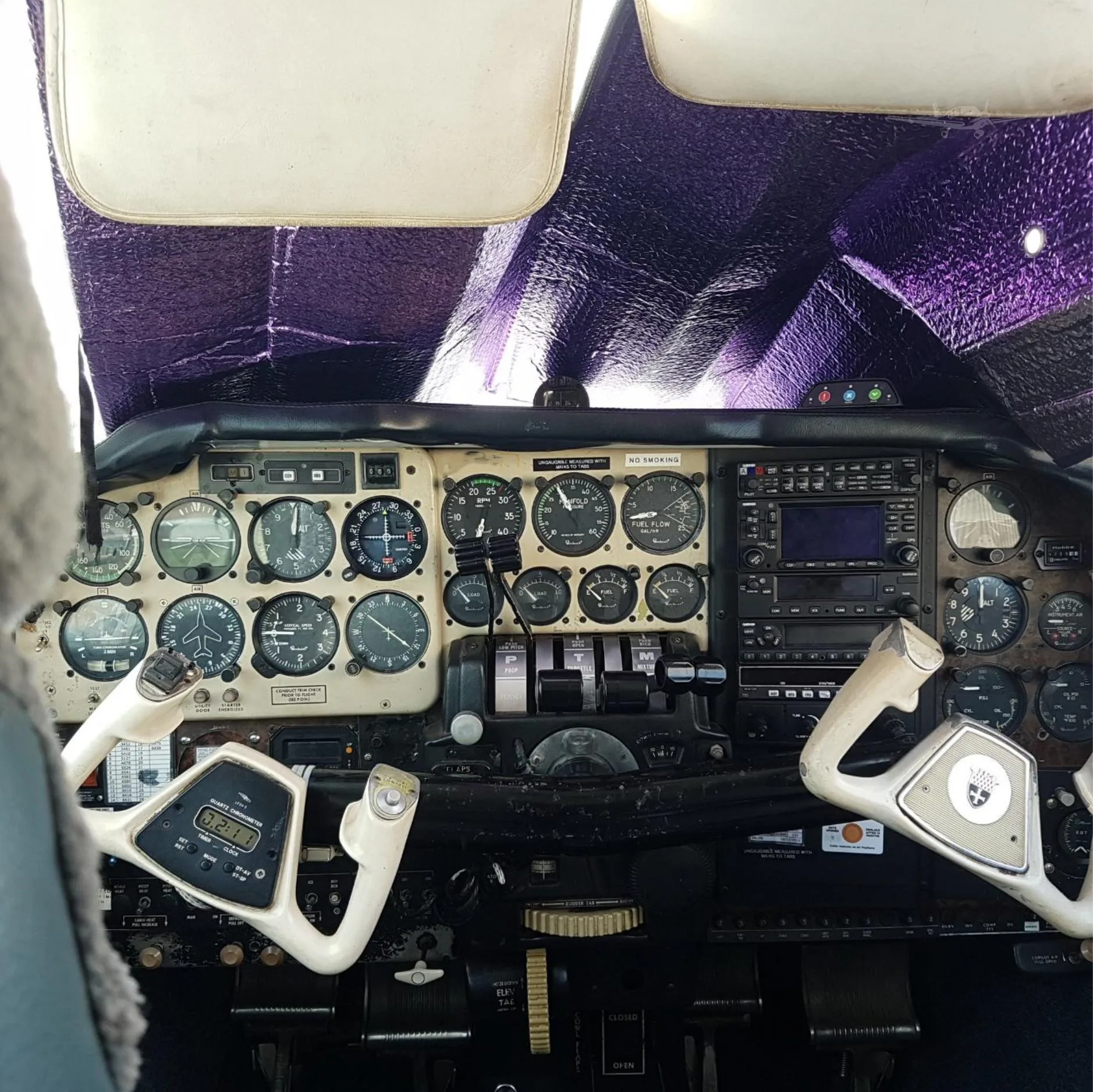 Cockpit and instrument panel of a 1981 BEECHCRAFT 58 BARON.