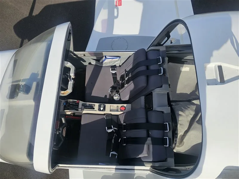Cockpit and instrument panel of a 1995 Grob.