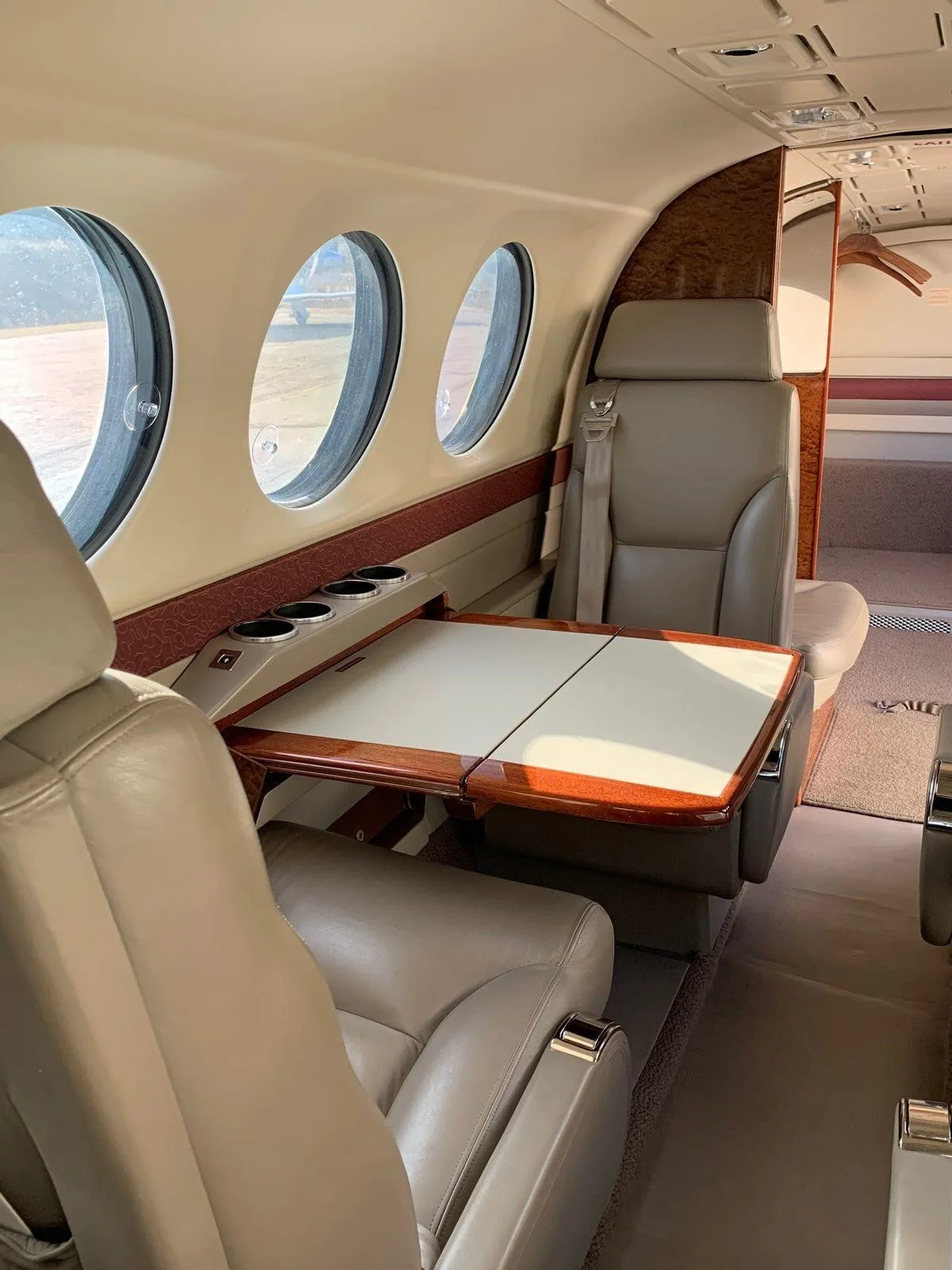 Cabin interior of a 2007 BEECHCRAFT KING AIR 350.