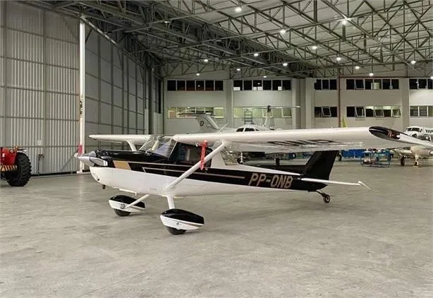 Exterior view of a 1977 CESSNA 152, PP-ONB.