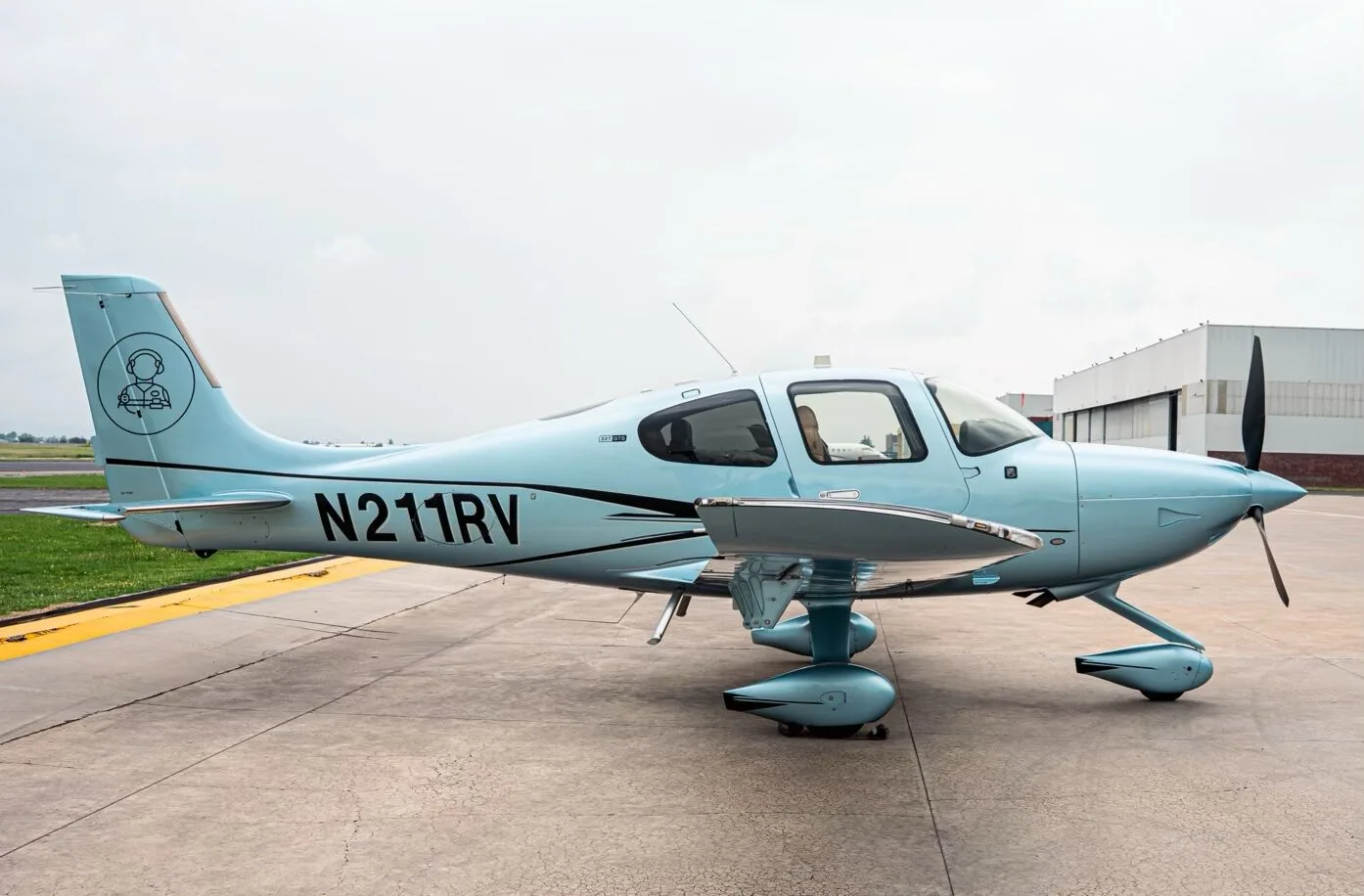 Exterior view of a 2020 Cirrus SR22-G6 TURBO, N211RV.