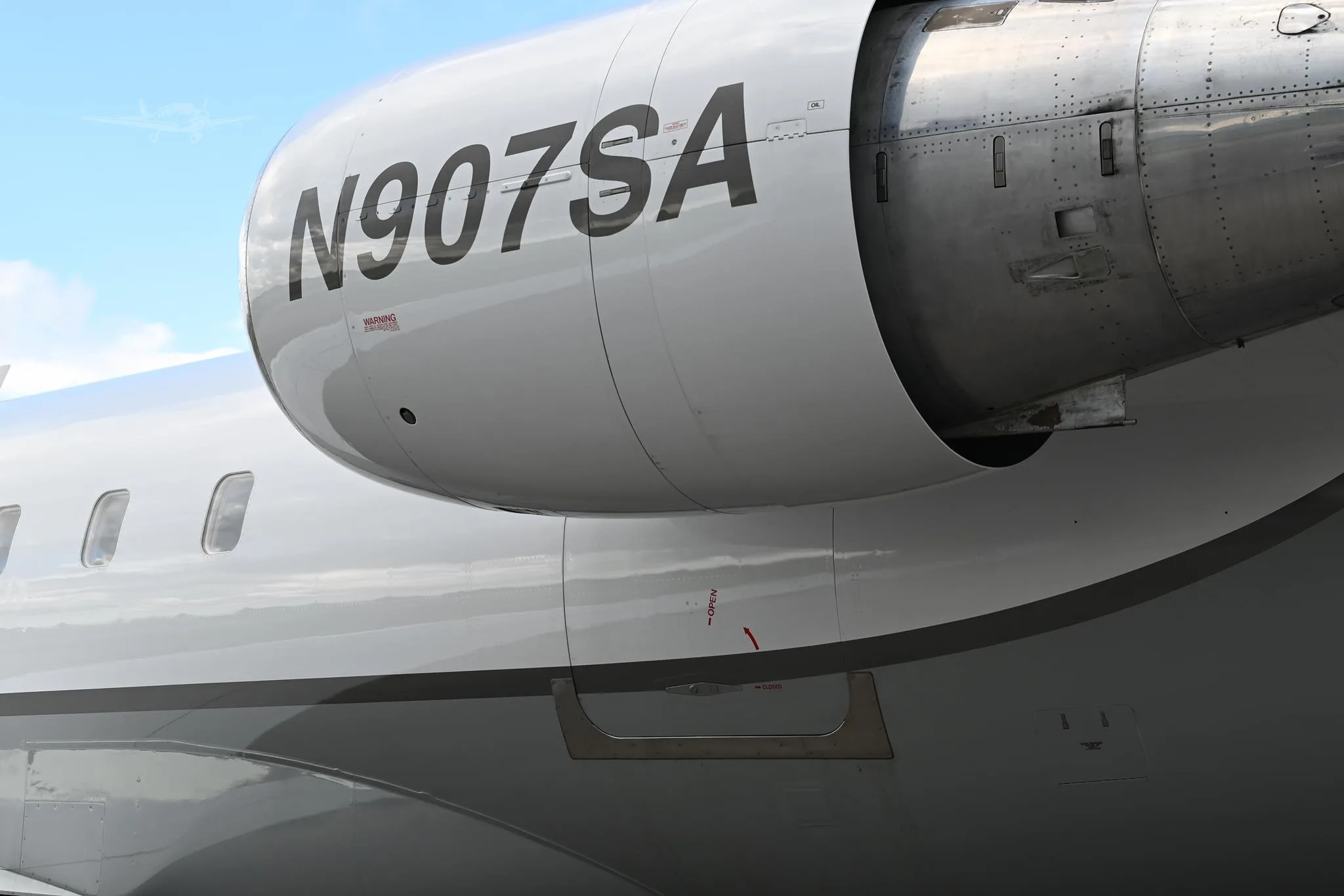 Engine detail of a 2004 BOMBARDIER CRJ-200.