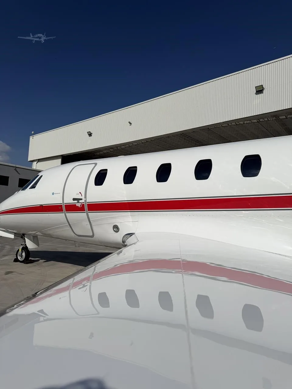 Exterior view of a 2000 CESSNA CITATION VII, N651CC.