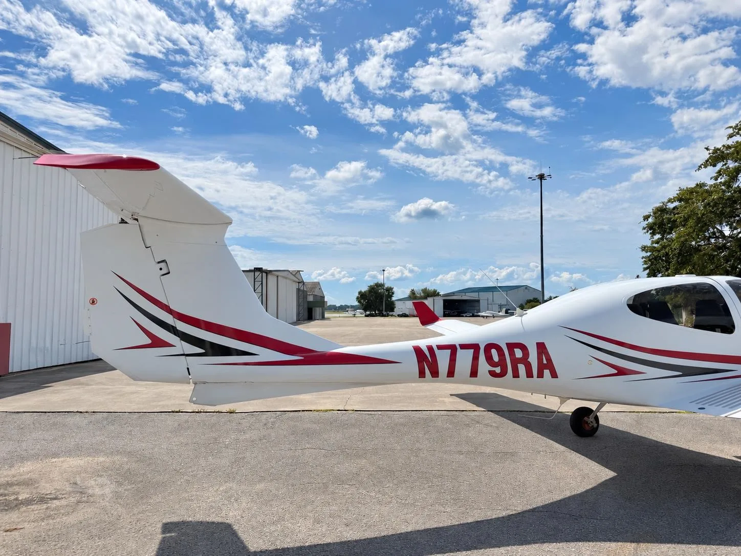 Exterior view of a 2023 DIAMOND DA40 NG, N779RA.