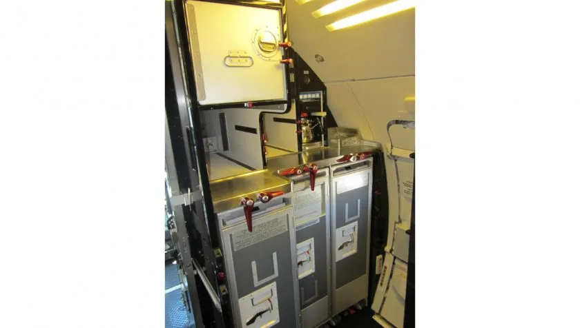 Cabin interior of a 1997 Bombardier Challenger 850LR 7187.