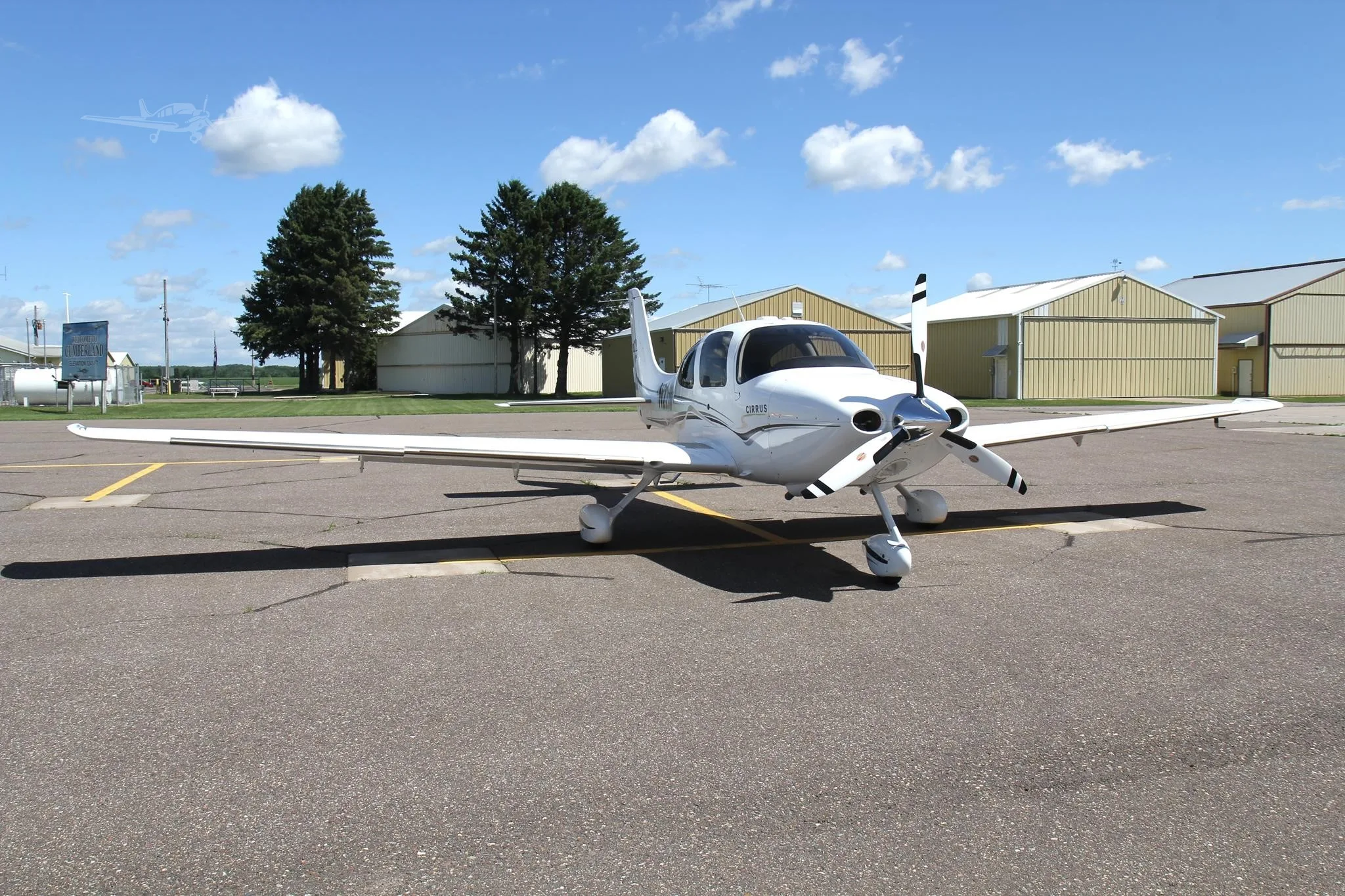 Exterior view of a 2005 CIRRUS SR22-G2, N228MM.