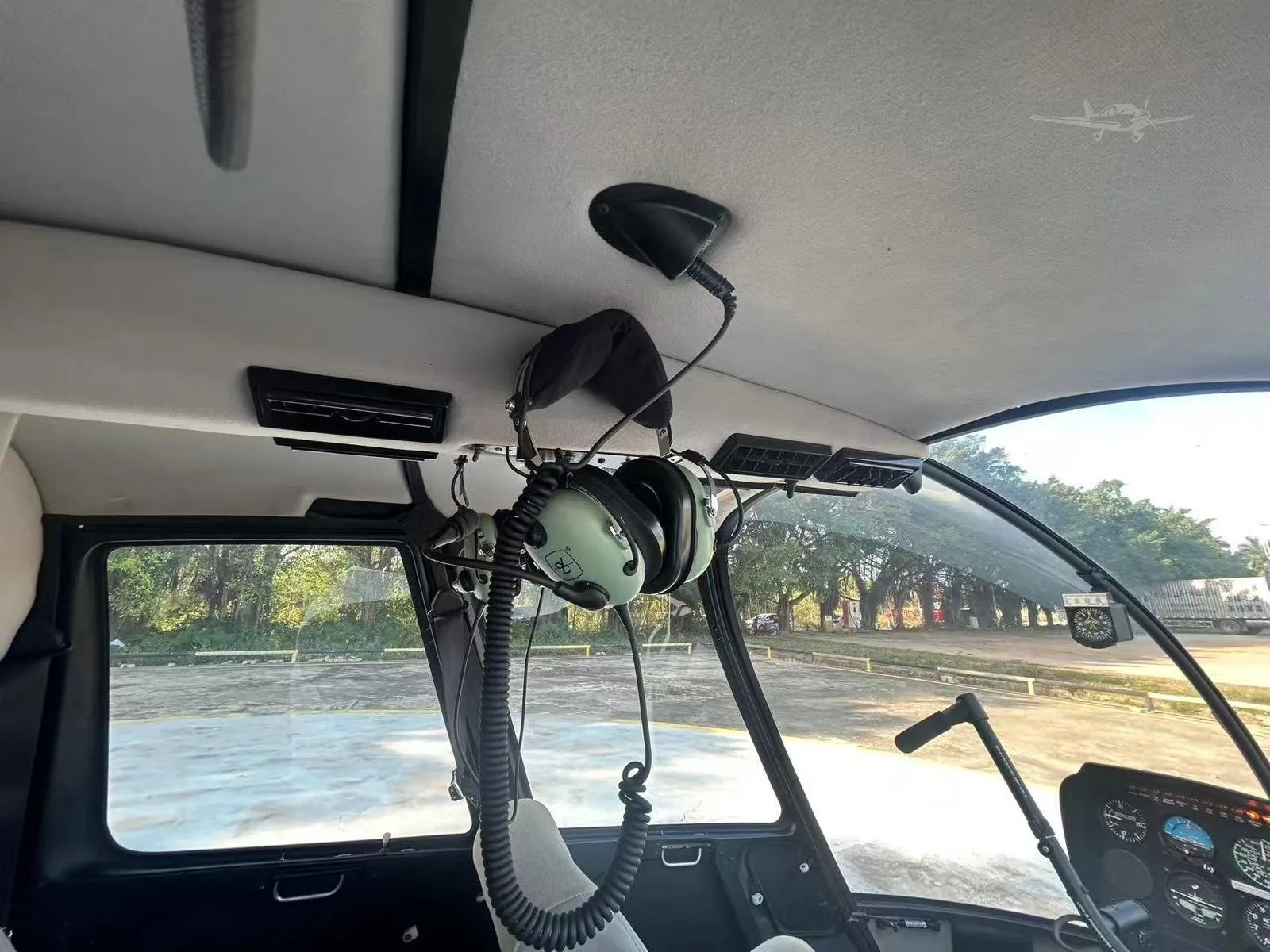 Avionics suite of a 2016 ROBINSON R44 RAVEN II.