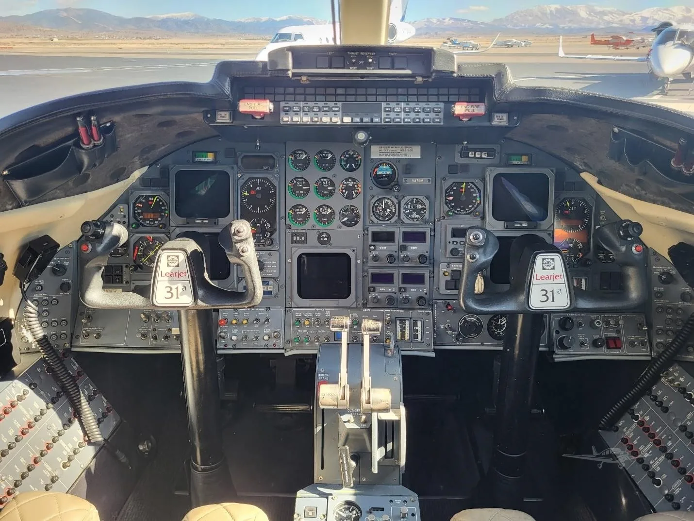 Cockpit and instrument panel of a 1994 LEARJET 31A.