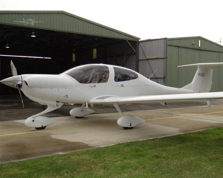 Exterior view of a 2005 DIAMOND DA40, VH-ZSI.