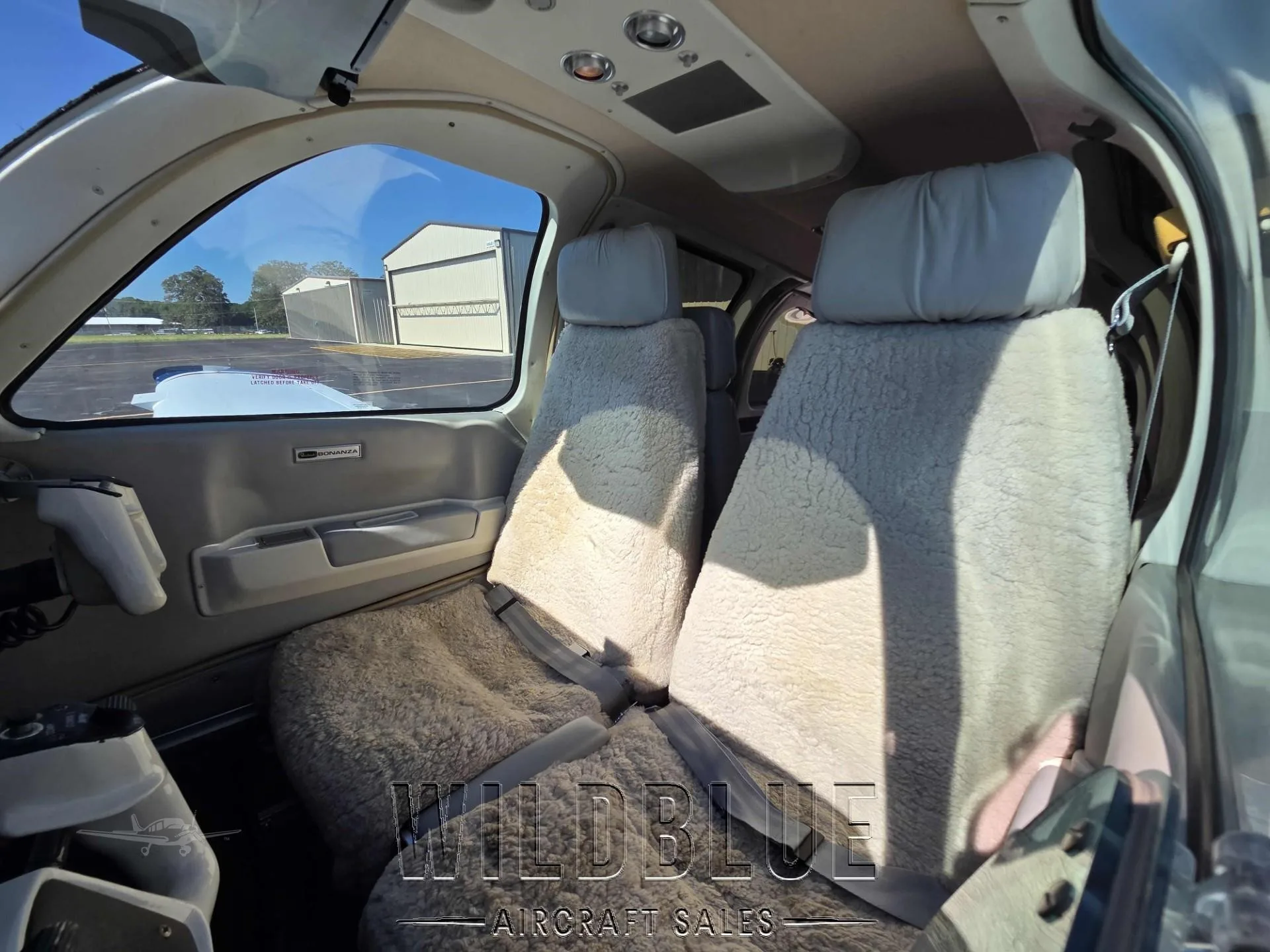 Cabin interior of a 1999 BEECHCRAFT A36 BONANZA.