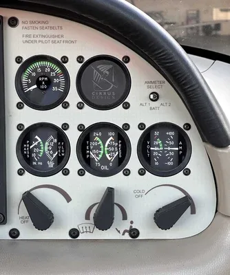 Cockpit and instrument panel of a 2004 Cirrus SR20.