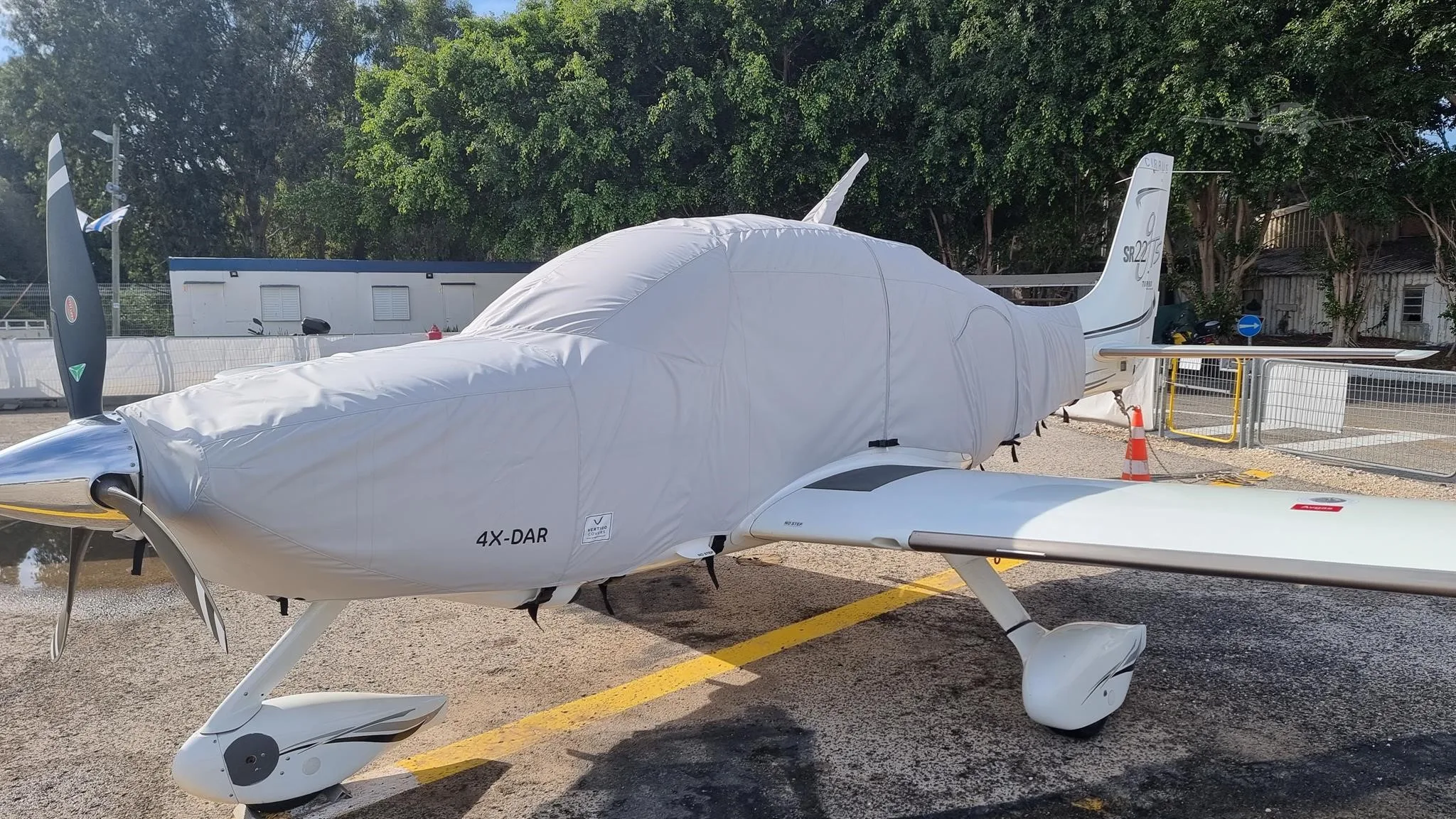 Exterior view of a 2007 CIRRUS SR22-G2 TURBO, 4X-DAR.
