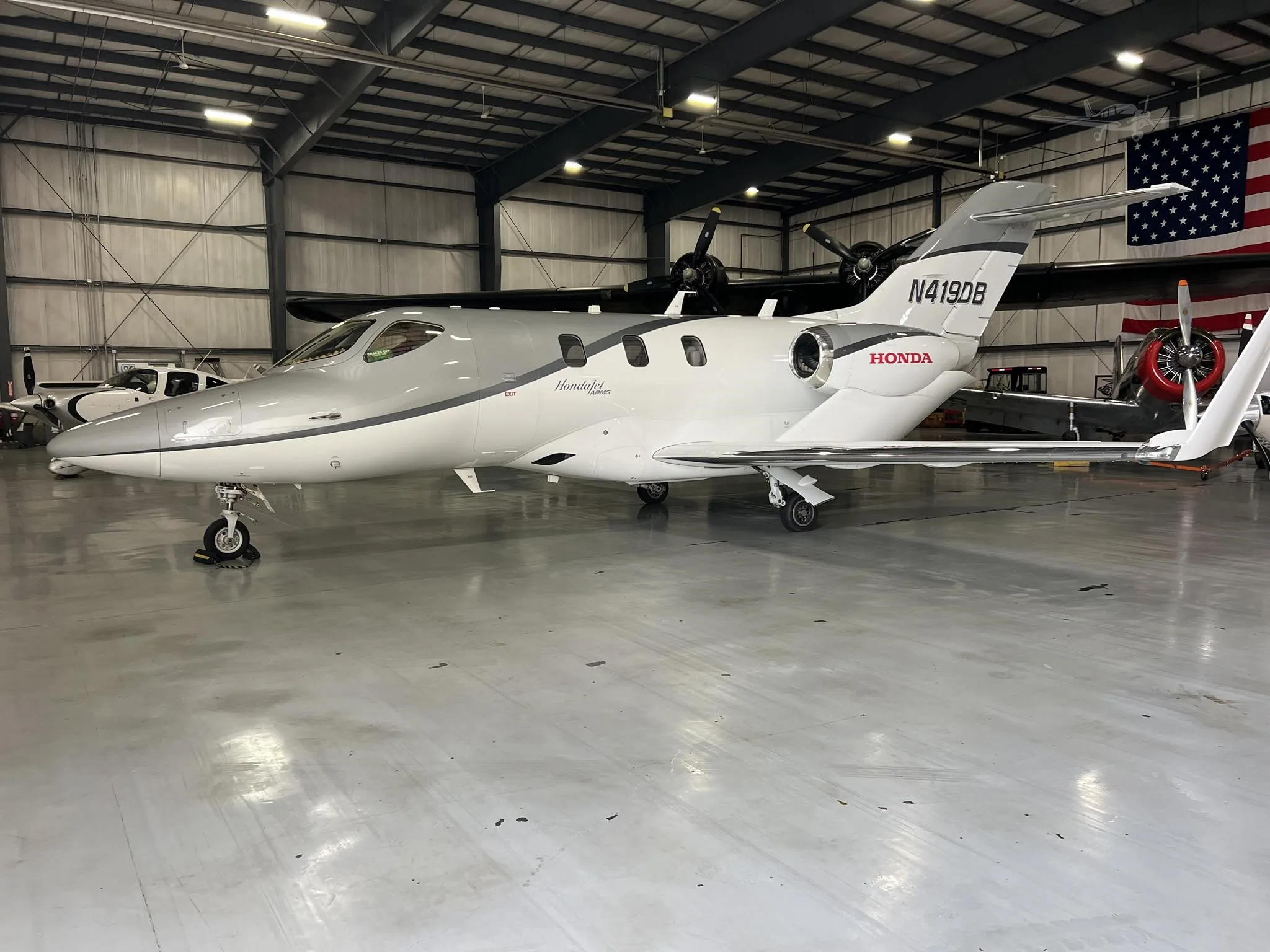 Exterior view of a 2016 HONDA JET, N419DB.
