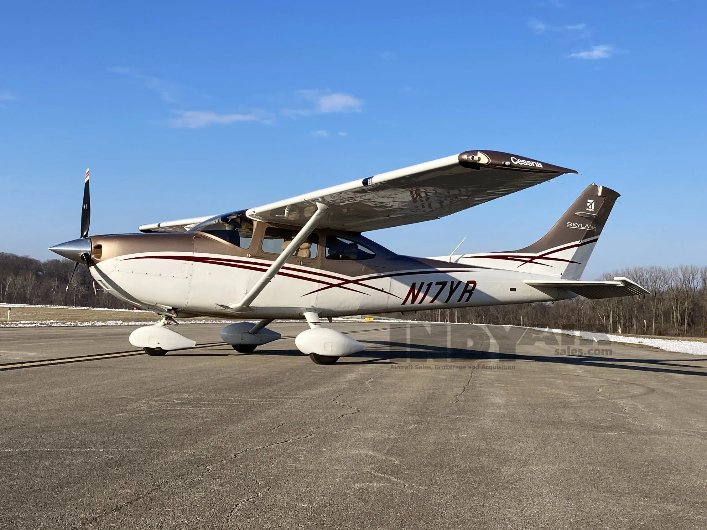 Exterior view of a 2016 Cessna 182T, N17YR.