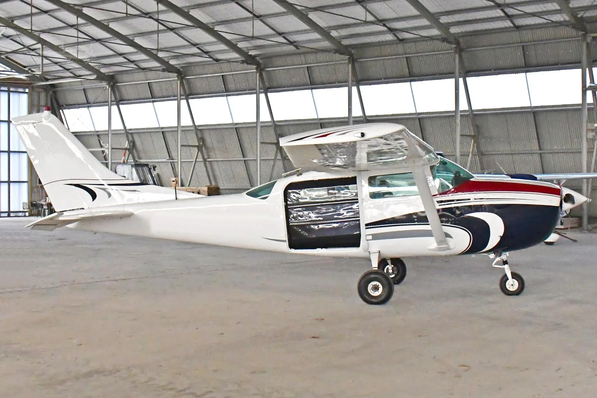 Exterior view of a 1964 CESSNA U206 SUPER SKYWAGON.