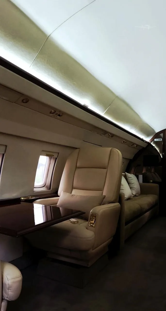 Cabin interior of a 1982 BOMBARDIER CHALLENGER 600.