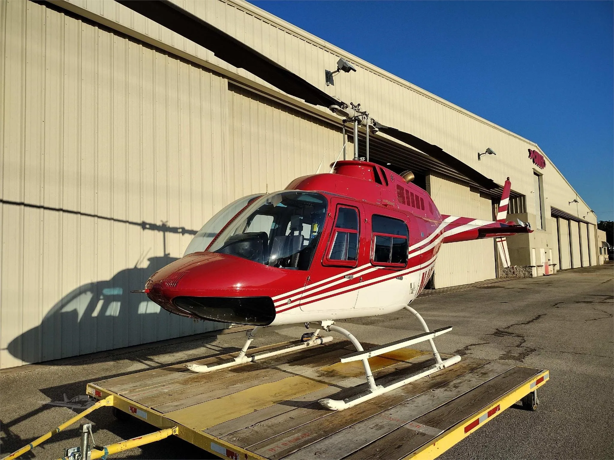 Exterior view of a 1997 BELL 206B III, N463RA.