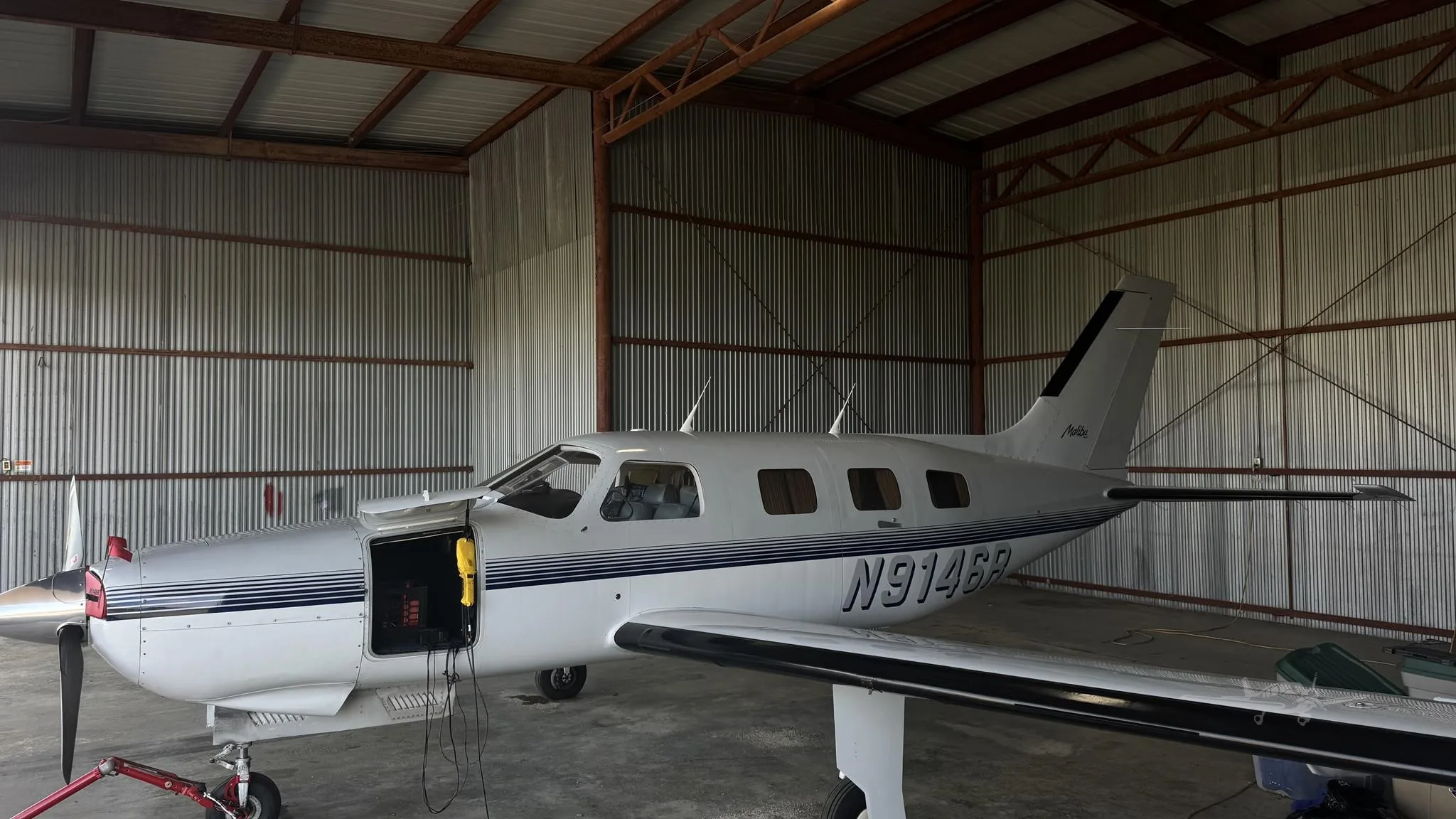 Exterior view of a 1988 PIPER MALIBU, N9146R.