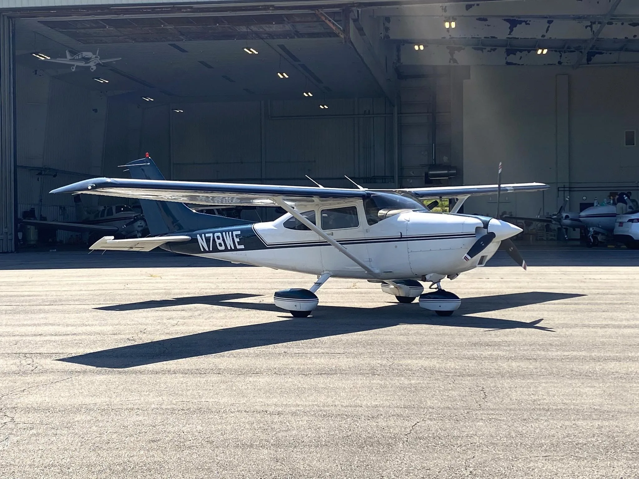 Exterior view of a 2000 CESSNA 182S SKYLANE, N78WE.