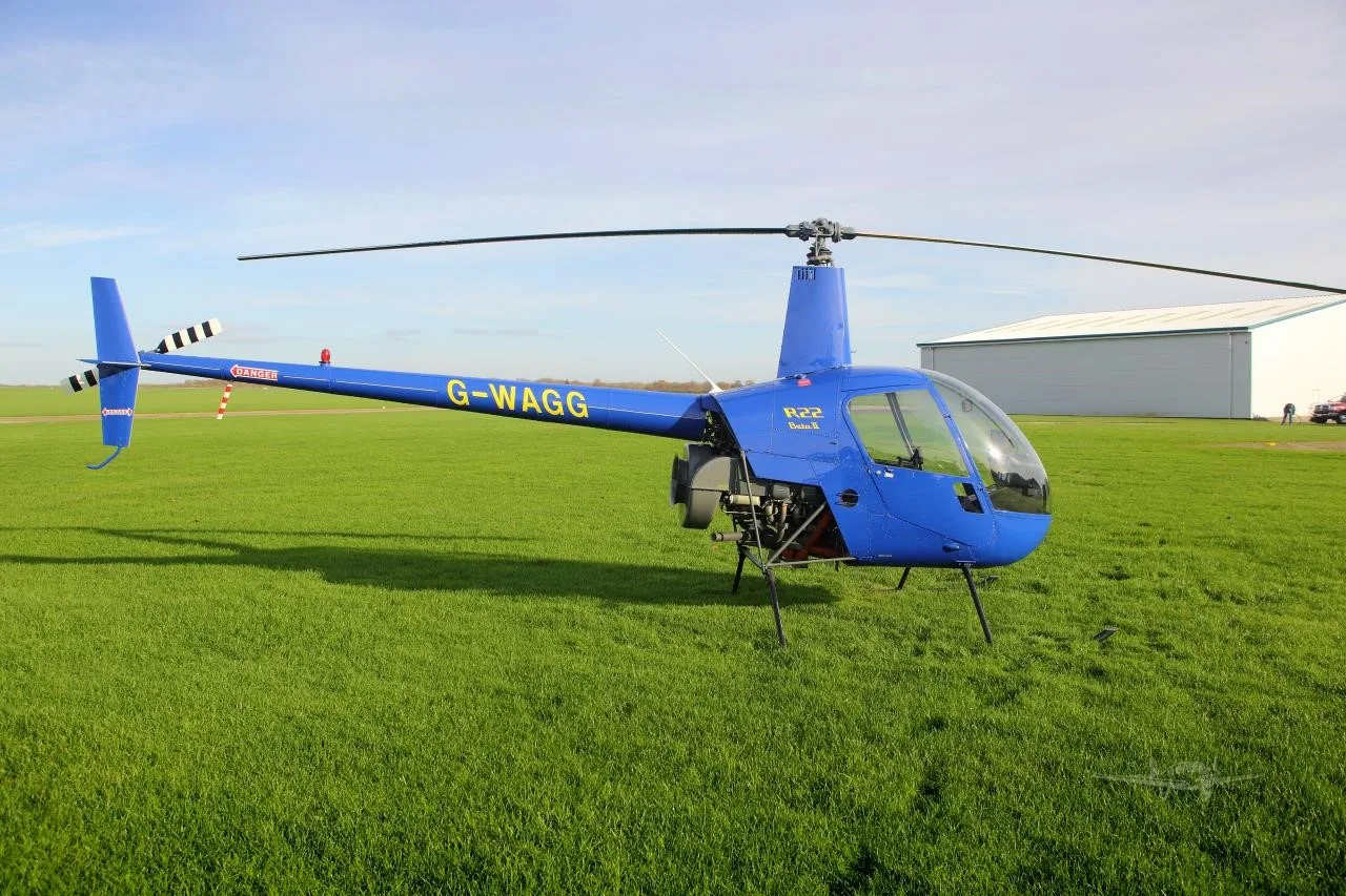 Exterior view of a 1999 ROBINSON R22 BETA II.
