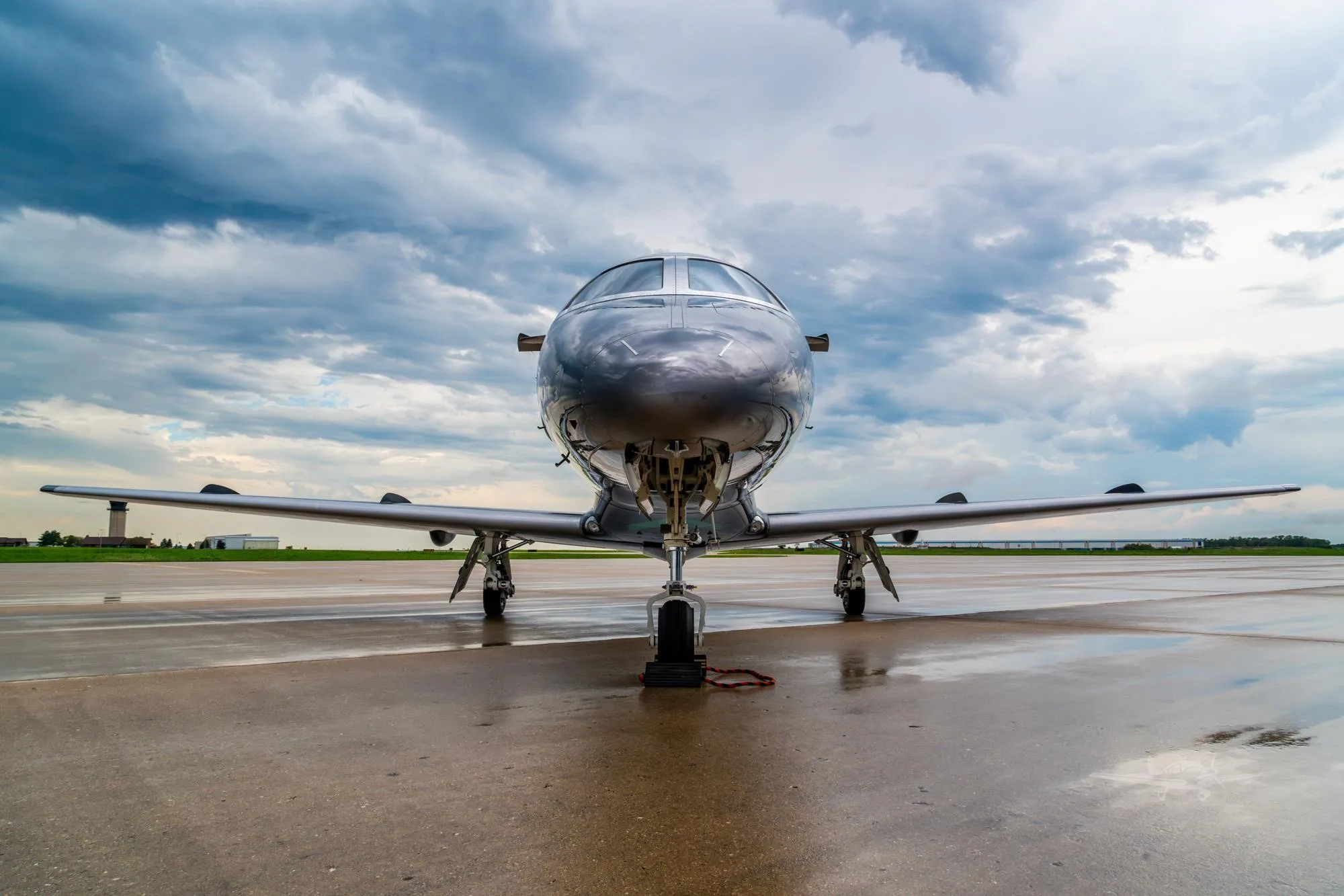 Exterior view of a 2010 EMBRAER PHENOM 100EV, N1WB.