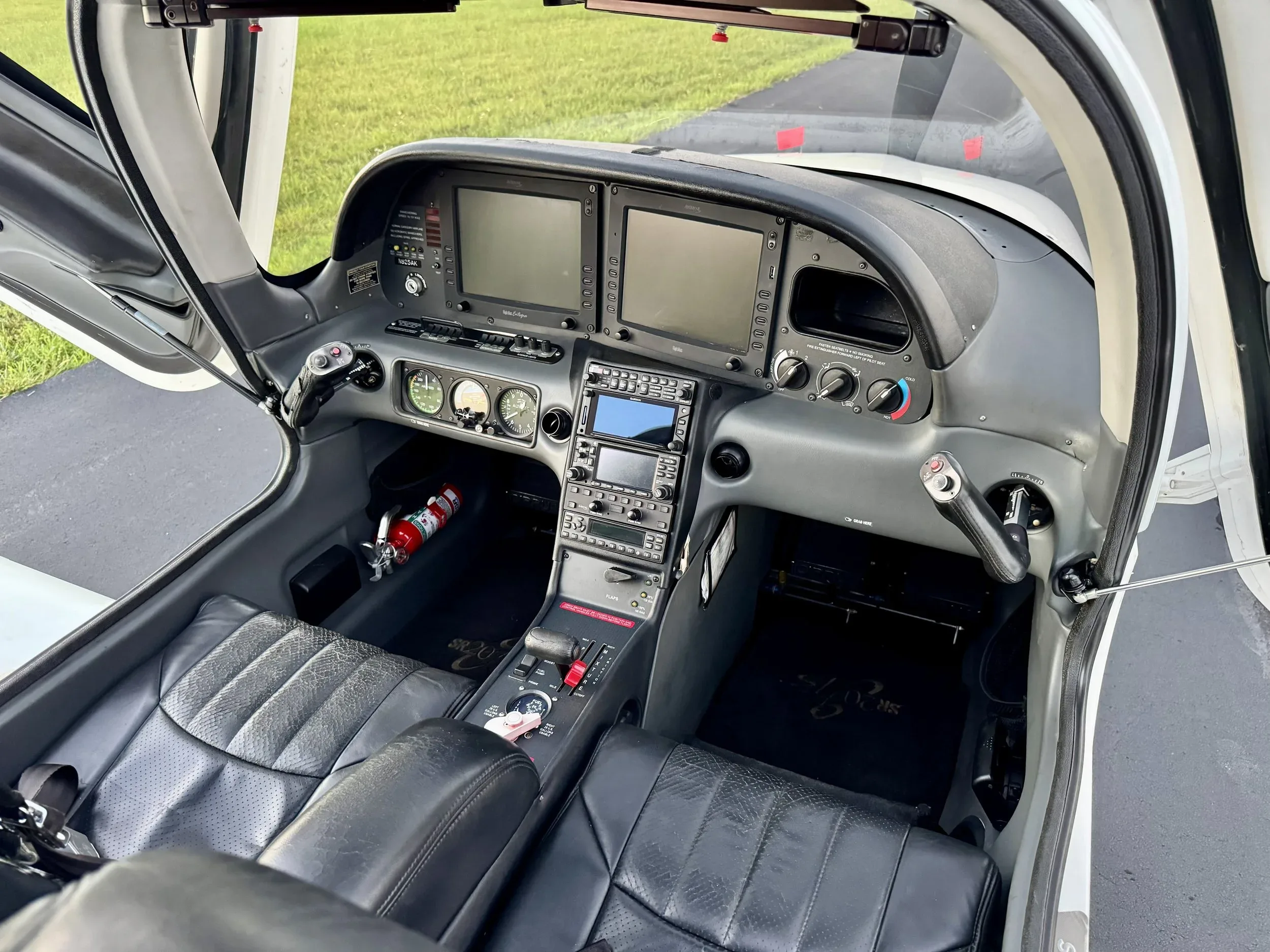 Cockpit and instrument panel of a 2007 Zane Co Aero SR20 G2 GTS.